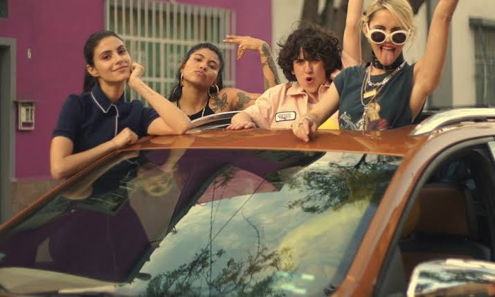 <a href="/DiegoMU_/">Diego Martínez-Ulanosky</a> gracias por esta joya de serie, valoramos cada línea, cada escena, cada viaje que retrataste y el elenco que elegiste. Crecimos con las protagonistas y aquí estaremos esperando por más. 💫 

ANIVERSARIO DESENFRENADAS