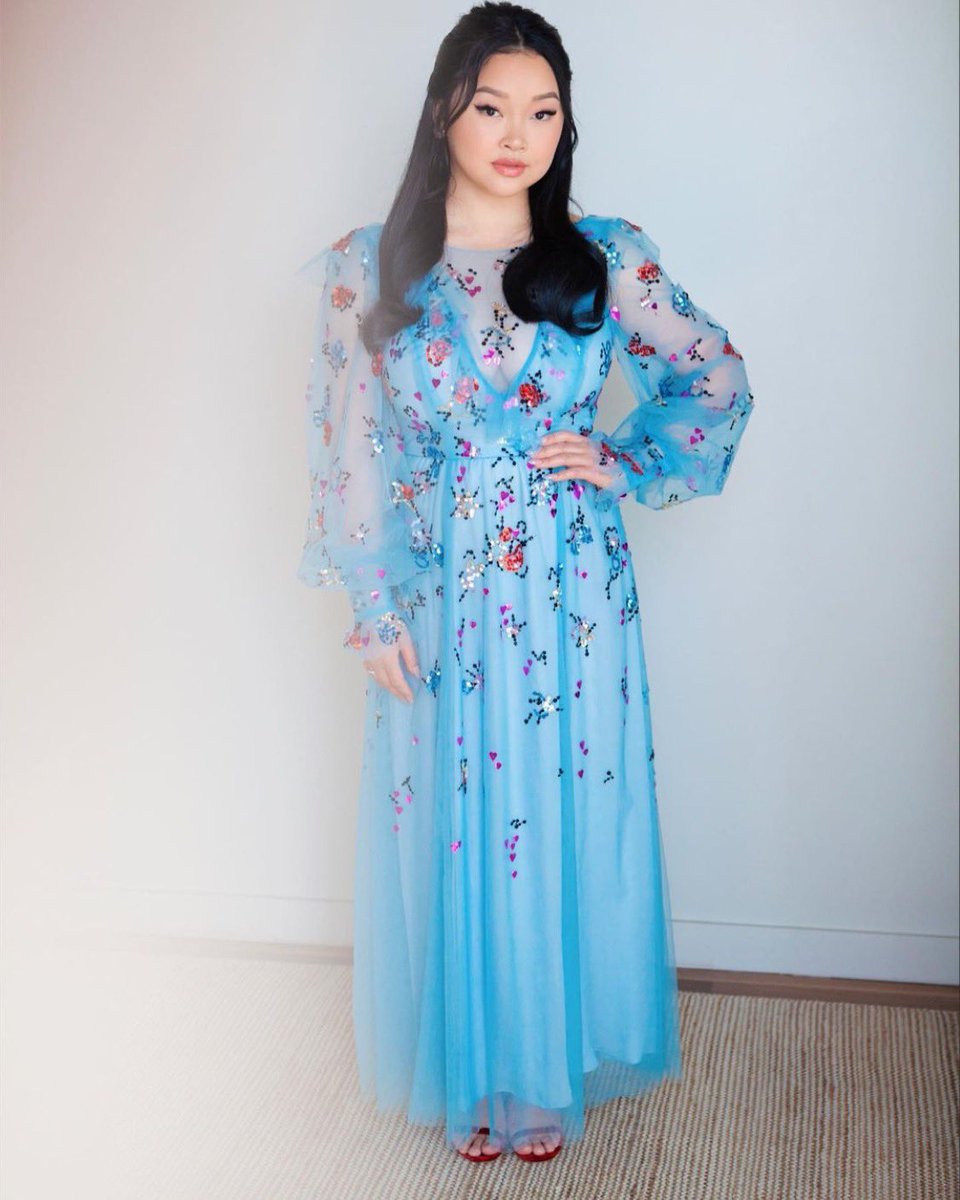 gettinggorjess's tweet image. Isla Fisher in #AlexPerry, Tiffany Haddish in #albertaferretti and Lana Condor in @M_Lhuillier #goldenglobes