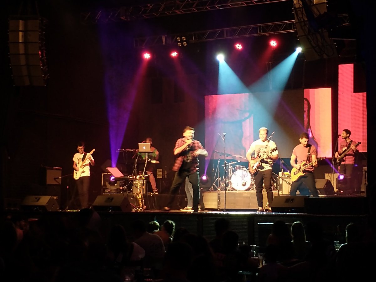 Con toda la furia arrancó <a href="/LG7oficial/">La Gran 7</a> en <a href="/Tribusbarsf/">Tribus Bar & Arte</a> .....correte que te pasan por encima!!!!!