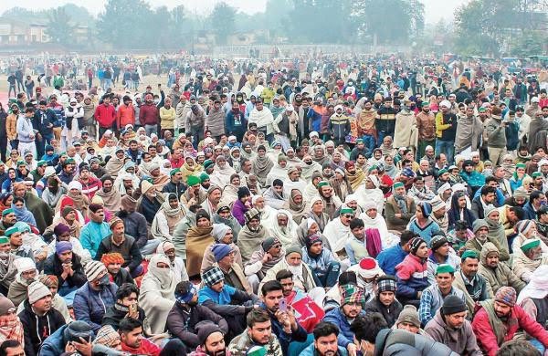 BorntoShineee's tweet photo. There are floods of Farmers at almost every Kisaan Mahapanchayat across the country and foolish Bhakkts, BJP IT cell and Modi’s toolkit #GodiMedia are trying hard to prove that it’s only rich Farmers from two states protesting.

#FarmersProtest 
#3MonthsOfDelhiProtest https://t.co/nbu63kA72X