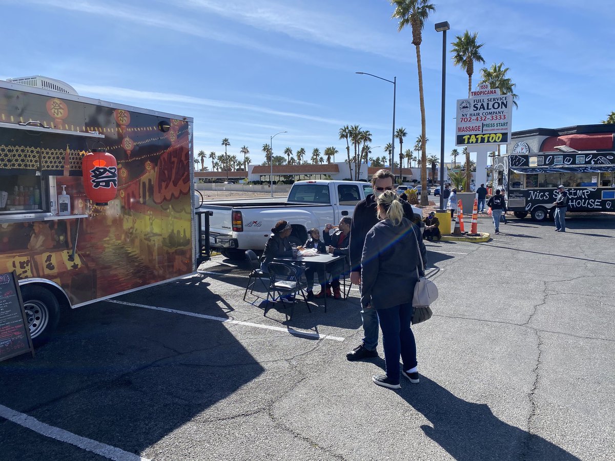 TeddFlorendo's tweet photo. #FoodTruck rally fundraiser at the @PinballHallFame on Tropicana past Maryland Pkwy. Noon - 6PM.
Nom-nom-nom
#Matsuri #RagingTacos #SignoraPizza #NicsShrimpHouse https://t.co/zHQ6u7HKpV