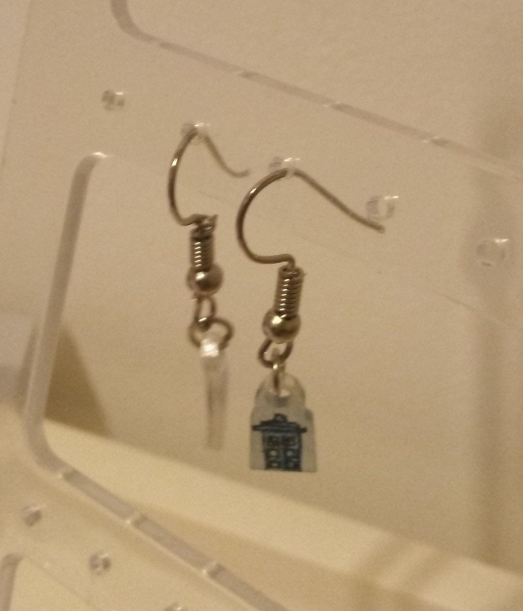 IFancraft's tweet photo. #Whovians !!! Did you enjoy the latest #DoctorWhoLockdown tweetalong? If you want unique fanart trinkets, check out these handmade earrings &amp; EXTREMELY limited edition teeny tiny TARDIS snowglobe! If you want some of your own send a DM for info.#YANA https://t.co/O2LebVX6RQ