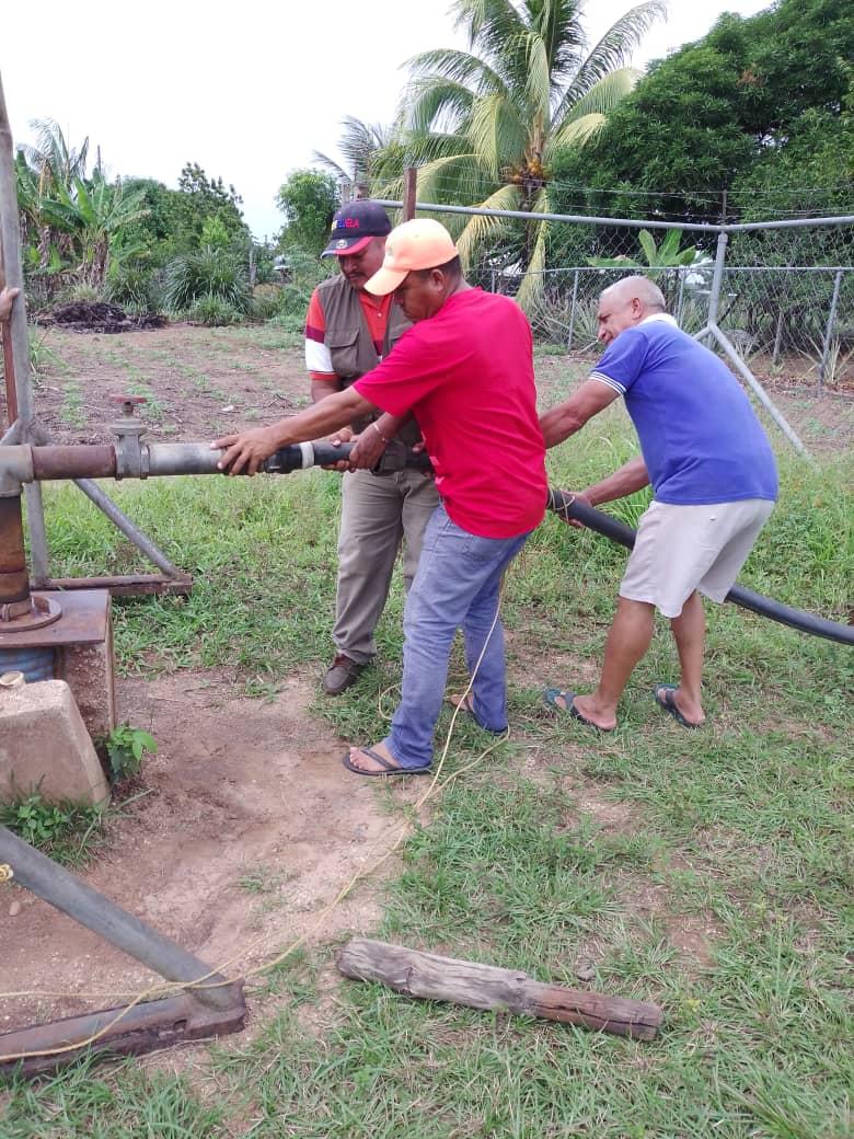 BimboPsuv's tweet photo. #28Feb ¡Pueblo y Gobierno en Acción! Aguas de Sotillo y Líderes de la Comunidad de Uverito Pqa Los Barrancos de Fajardo, realizaron la corrección de fallas eléctricas y pusieron en funcionamiento la Bomba de Agua que surte está importante comunidad #PrevenirEsSalud @_LaAvanzadora https://t.co/AQYdmqaAFv