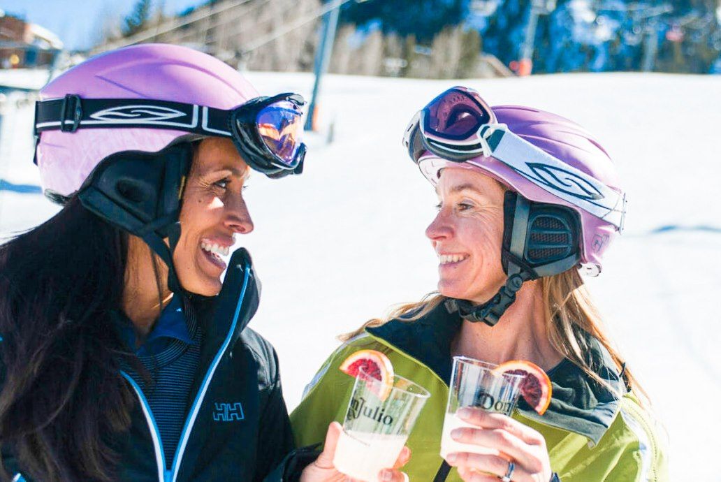 Cheers to you, cheers to me, friends we’ll always be! Tag your #ApresSki buddy below! 

buff.ly/3d5ueyU

#ApresZen #ThisIsHowWeApres #ApresSkiCC #Aspen #SocialDistancing <a href="/DonJulioTequila/">Craft2</a> <a href="/Diageo/">Diageo</a>