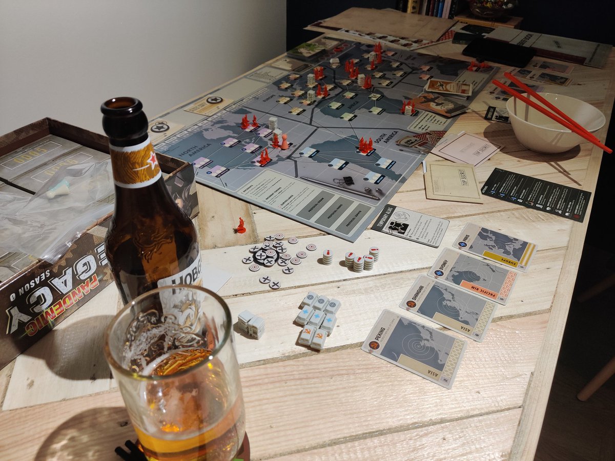 GamesVersality's tweet photo. #boardgame Sunday! Just finished the prologue on Pandemic legacy season 0!🎉🎊🎉 Succeeding! Now for January...😬 #gaminglife #lockdownSunday https://t.co/z848m2RAgS