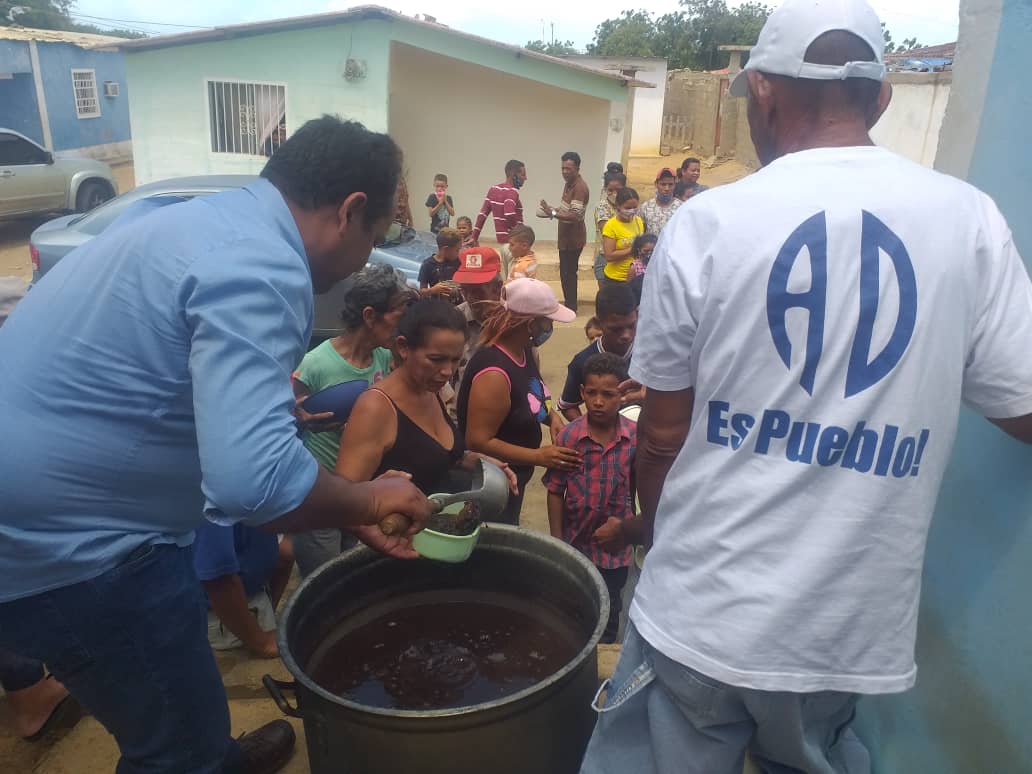 jesusricoad's tweet photo. #LaVela|• Equipo político de @ADemocratica municipal Colina.

Contacto con nuestro militancia y jornada social caraotazo en el sector Carmelo de La Vela. 

#Falcón 
#Venezuela 
@siriteliezer https://t.co/NSeJJCD0En