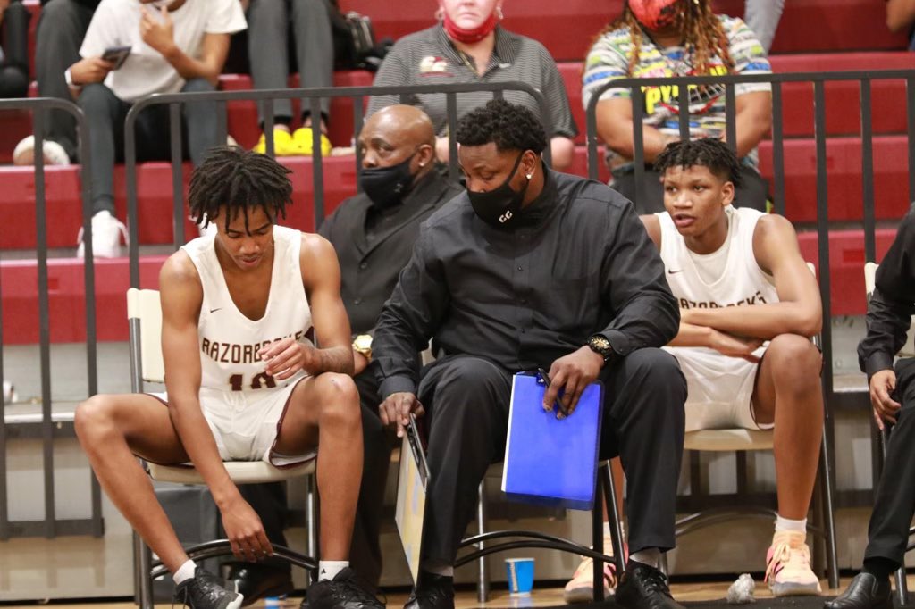 CoachEzzardHorn's tweet image. This young man @RR_Anti shows what a determined student athlete and a coaching staff that knows how to cultivate their players can achieve. Elite 8 here we come! hudl.com/v/2EpckN. @RecruitGAHoops @RecruitAUG GO RAZORBACKS!