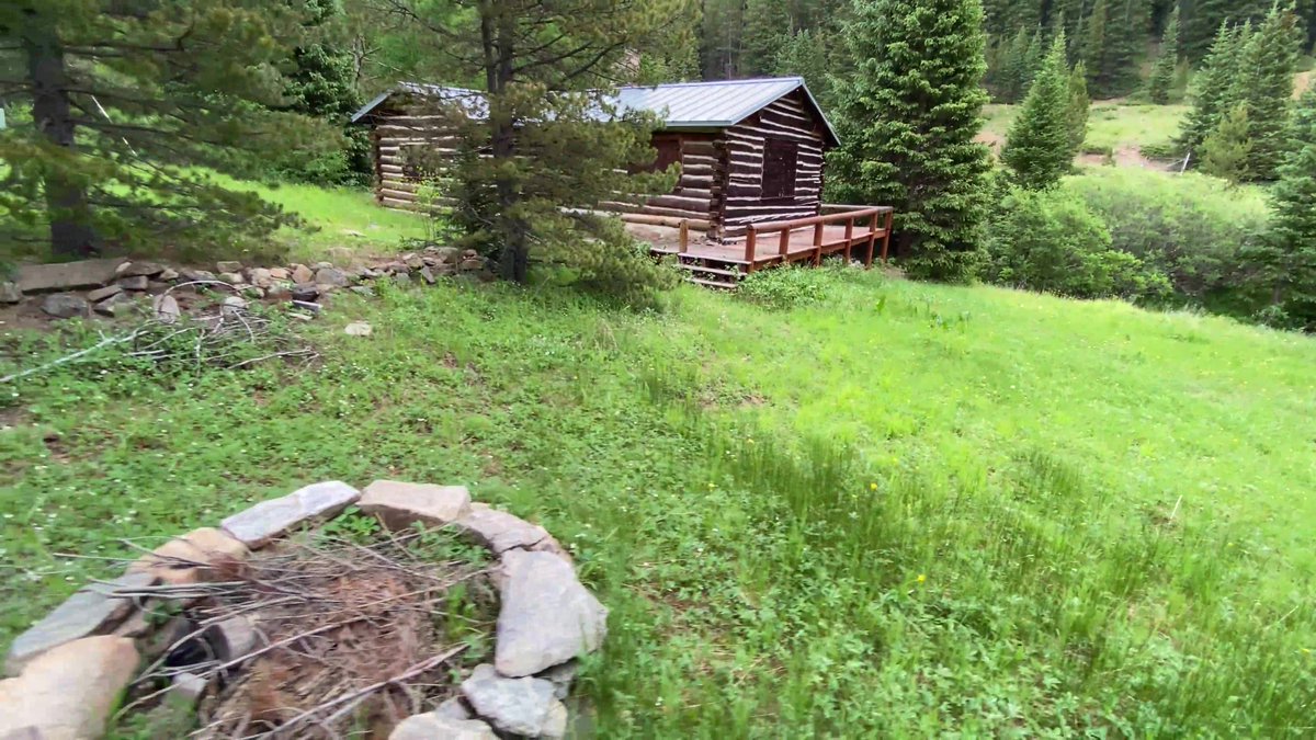 A lovely cabin in Apex Colorado

See more here: bit.ly/2MFKJGP

#abandoned #abandonedphotography #exploretocreate #abandonedcentral #abandonedplace #realurbex #urbex #abandonedjunkies #abandonedportraits #urbexplaces #urbexphoto #urbexartists #urbexart