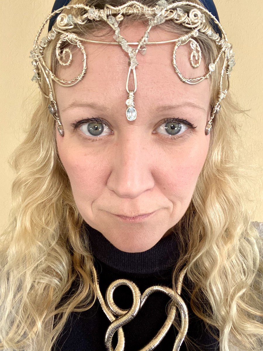 EllieZeegen's tweet photo. A #ShakespeareSunday salute to @shakescenery for my warm welcome as Elizabeth to @Simon_Balcon’s deliciously horrible’ #RichardIII - wonderful ensemble to play with #debut @lizziecanttweet @LarissaOates3 @jcedowling @ZarimaMcDermott #cuescript #Shakespeare https://t.co/0w0HPoq6Yu