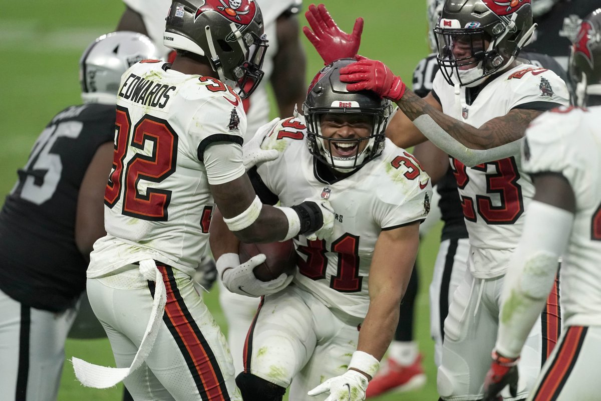 PFF_College's tweet photo. Antoine Winfield Jr: Highest-graded rookie in run defense (86.3) https://t.co/NmyNH0ZvPv