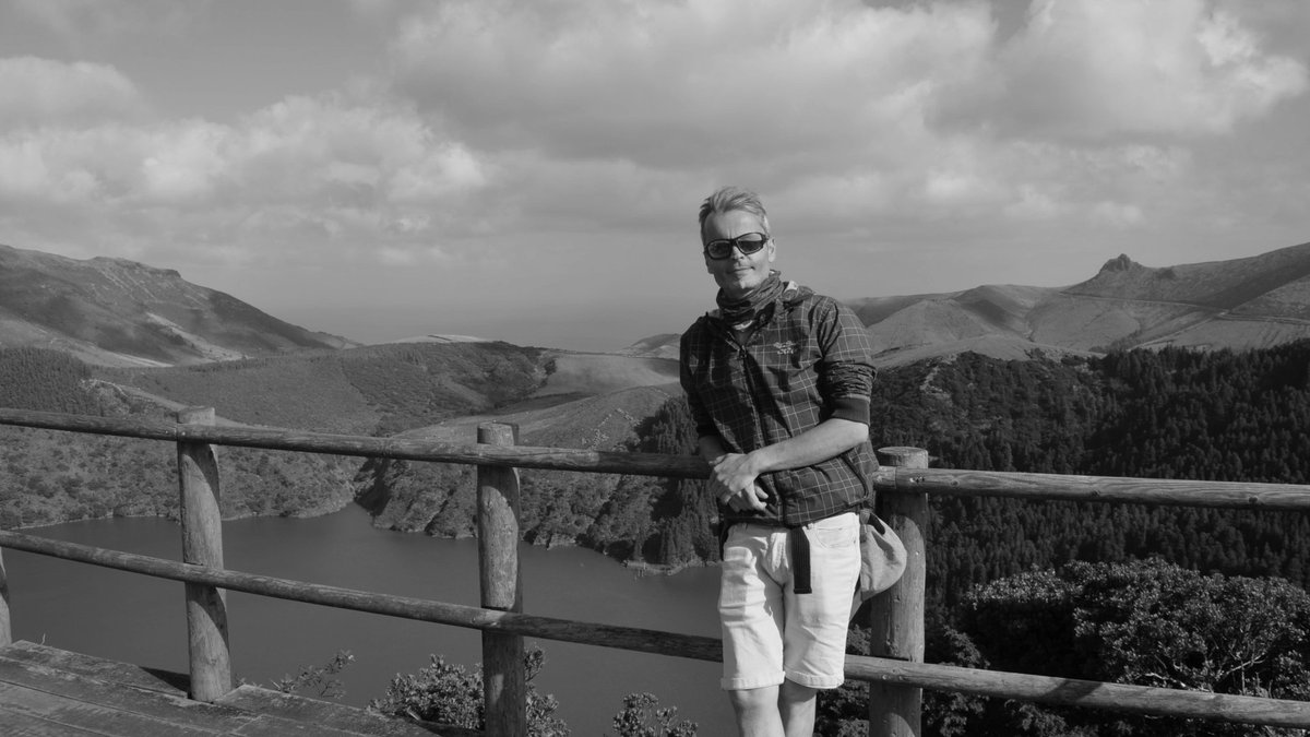 El día 28 se celebra el día de las enfermedades raras y yo me sumo a la iniciativa de @acromates_asociacion  para darle visibilidad a esta enfermedad.
Comparte una foto:
- en blanco y negro 🖤🤍 
- con gafas de sol 😎 
- usa los hashtags #acromatopsia #acromates_asociacion