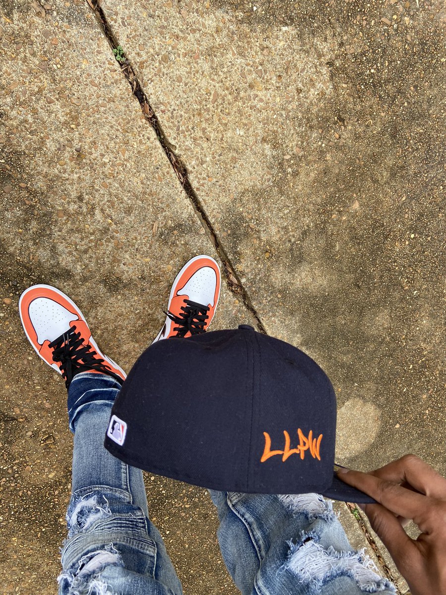 biGGrape1033's tweet photo. Fly shit 🦅 , bird stone , say she love me 💕ugly boy toxic punk they don’t love me 💔🤷🏽♂️
#LLWEE💜 https://t.co/TvFDW5I8NO