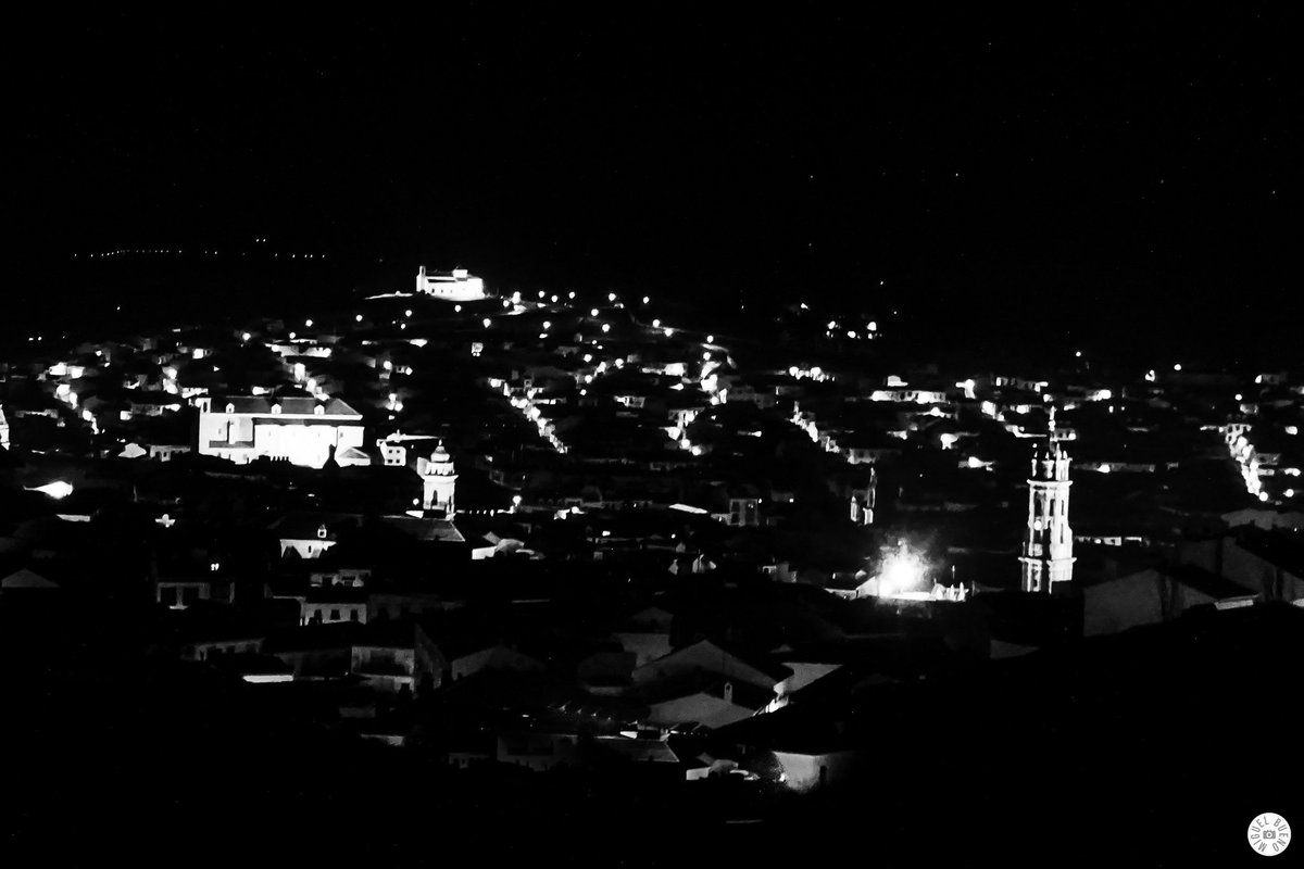 Miguel_BuenoL's tweet photo. Se hizo la noche en Antequera.
#antequera #noche #blancoynegro #hx60 #sony @SonyEspana https://t.co/JV6WxvPDsB