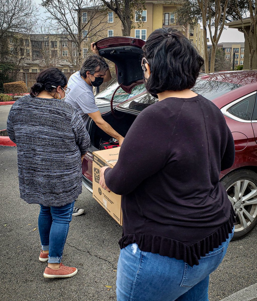 MAUC_Inc's tweet photo. With the help of the @TheHealthCollab. We were able to provide 200 boxes of food to the Stonehouse Apartments area. 

Make sure to follow us to stay up to date on our events and programs!#communityfirst #communityservice #sanantonio #supportingeachother https://t.co/nZKakWPktl