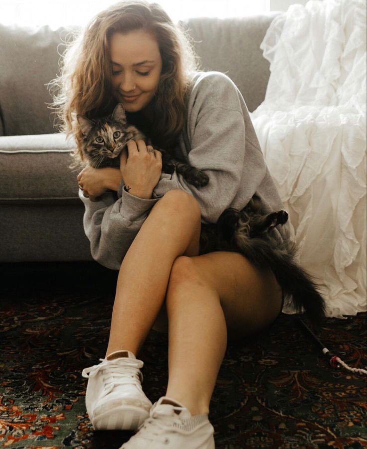 BangsShoes's tweet photo. Style Sunday!!✨🐶👟🌿If theres one thing we love, its our adventure loving, stylish fluffs! From bandanas, to BANGS on their feet, we just cant stand how PAWS-itivitly cute they are! Be sure to tag #catsofBANGS + #dogsofBANGS so we can check out those stylish fur babes!🌻💛⛰ https://t.co/mLpNv3Zqnn