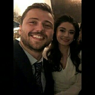 Ayca77159312's tweet photo. Yaa Tolga Ayça'lı fotoda daha bi mutlu baksanıza gözlerinin içi nasıl parlıyor ve sanki Ayça'da Tolga'nın koluma girmiş sanki😍 yaa yerim sizi @tolgasaritas @aycaaysinturan https://t.co/H3gzW39xTp