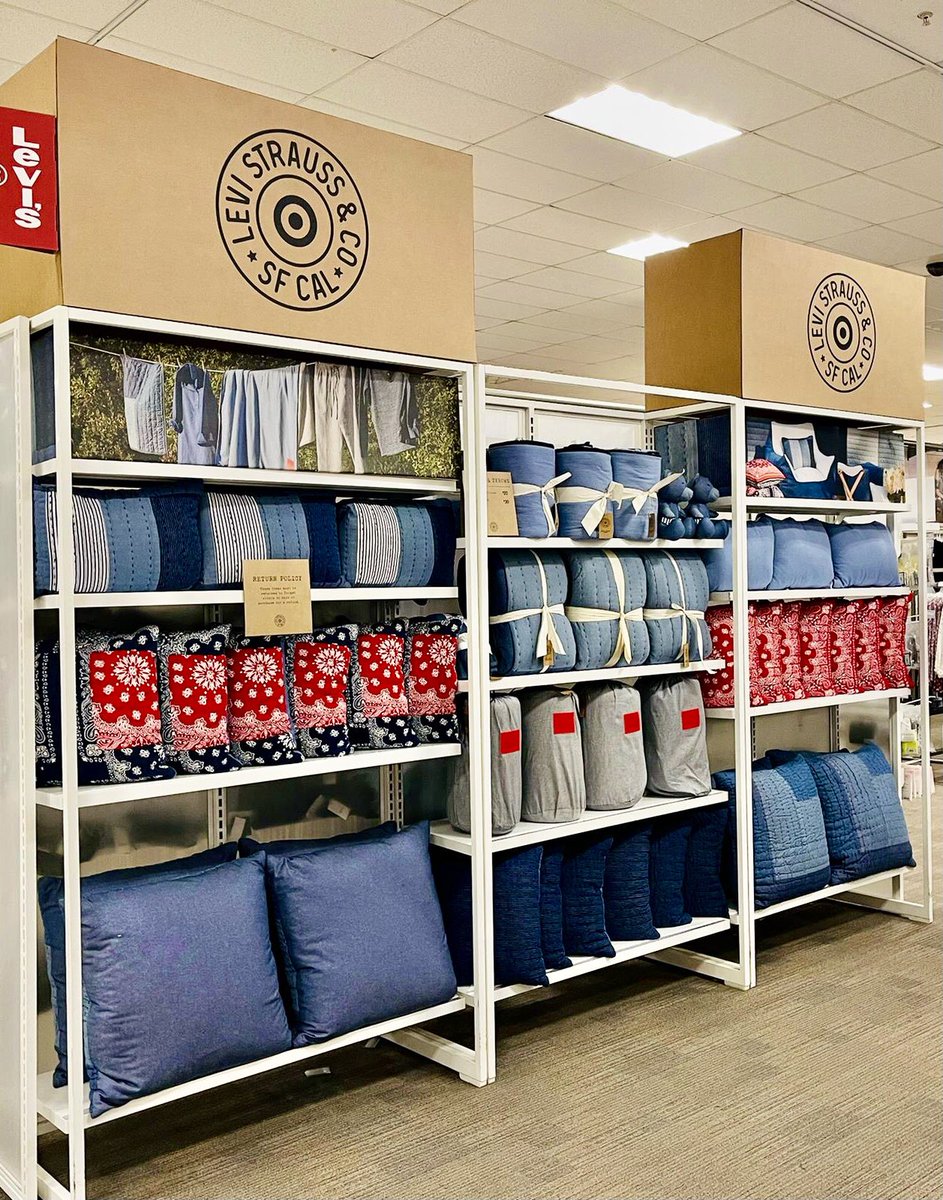 JosephinePared5's tweet photo. Introduction our new Limited Time Levi’s X Target Collaboration at T2475 Bronx Terminal, is beautiful#is innovating#is Awesome. Thank you to our Amazing  DBOs Eleny&amp;Haronid for supporting bringing it to life! @EmpressTkia @RobDeMo20 @Eleny_02 https://t.co/SELfWX6RJ3