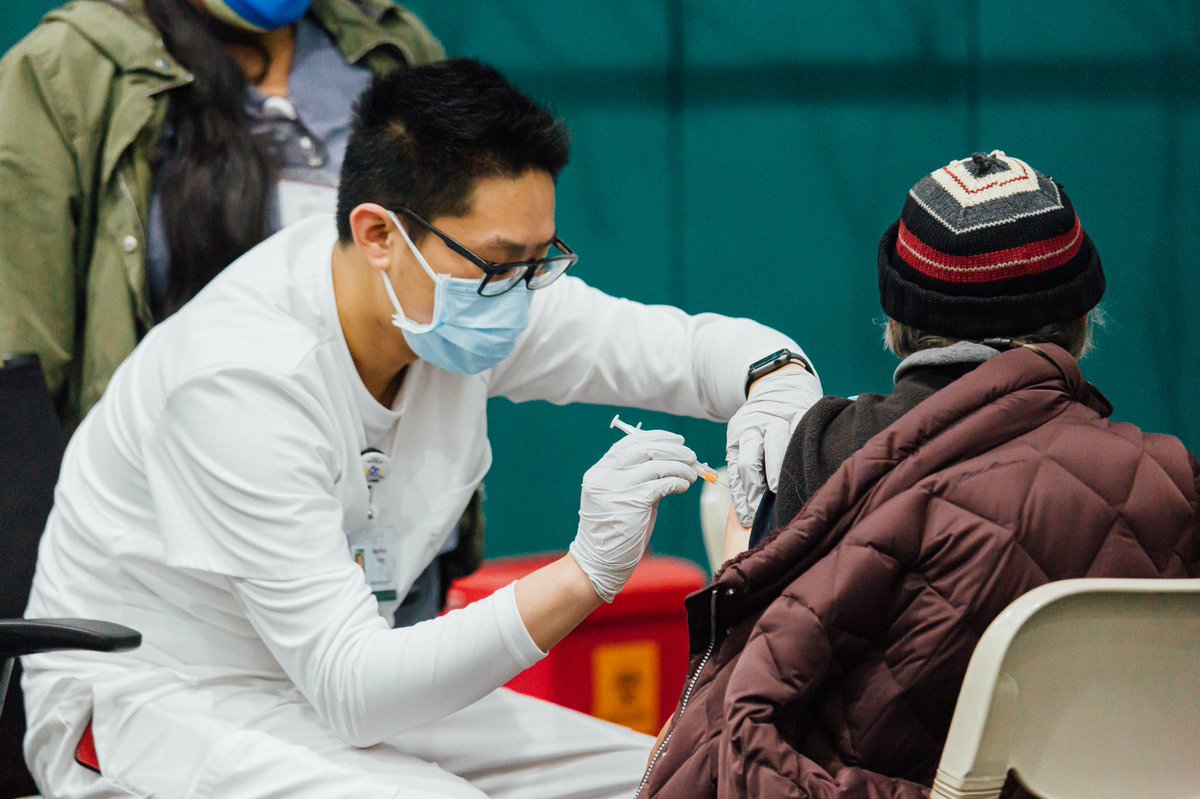 USF’s Koret Center has been transformed into a Kaiser vaccination center, with USF nursing students, supervised by faculty, assisting Kaiser staff with all clinic operations — including preparing and injecting the vaccinations.⚕️

More at USF News: bit.ly/2NME2U8