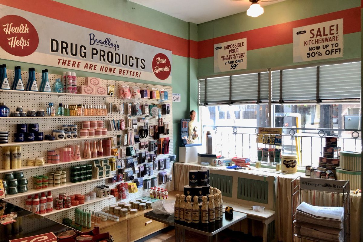 burningsofapod's tweet image. Checkmate! And the winner is......
well, we can’t spoil it till we see it. 🏆
Tonight we watch and &amp;amp; will say only this - #TheQueensGambit - up for Best Television Limited Series, with all the delight of Uli Hanish’s designer eye, made us absolutely swoon and 🎲
📸 Uli Hanish