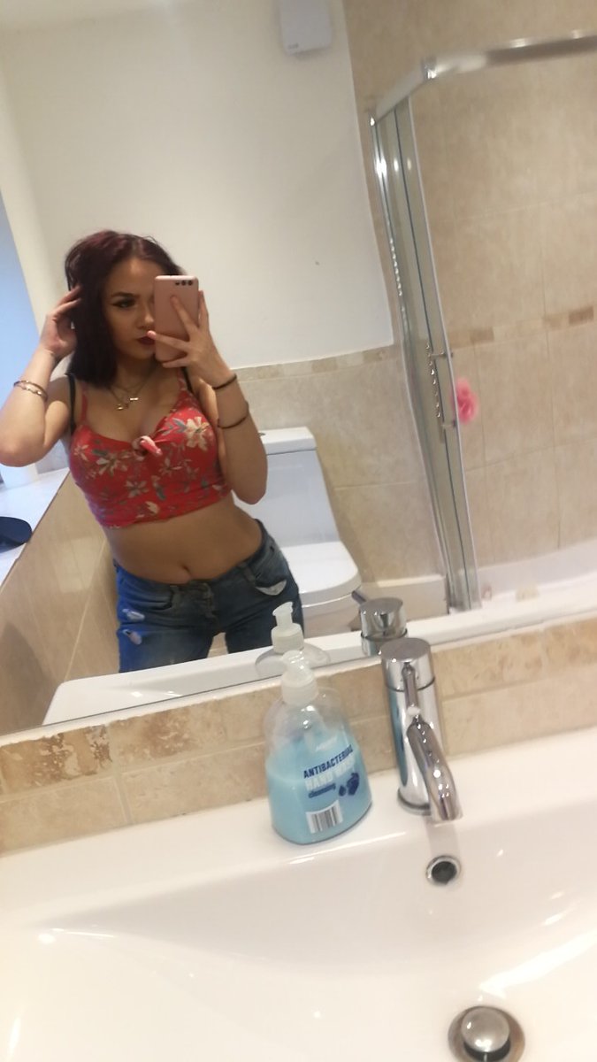 Holls19XX's tweet photo. #WeLoveYouKells #selfiEST https://t.co/FbVmXPJO6S