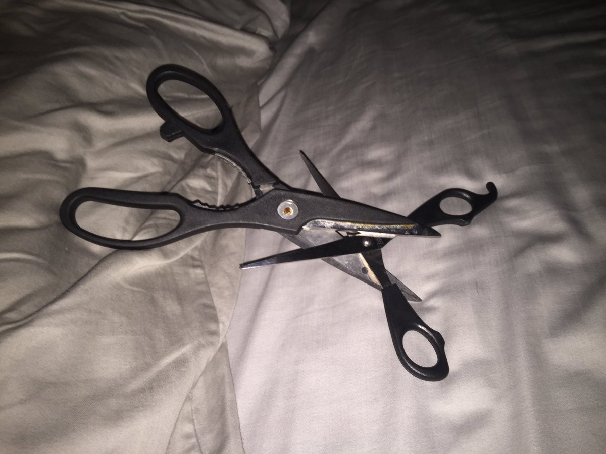 поза ножницы. ножницы domino stainless steel. женские ножницы. женские ножницы. позы с ножом.