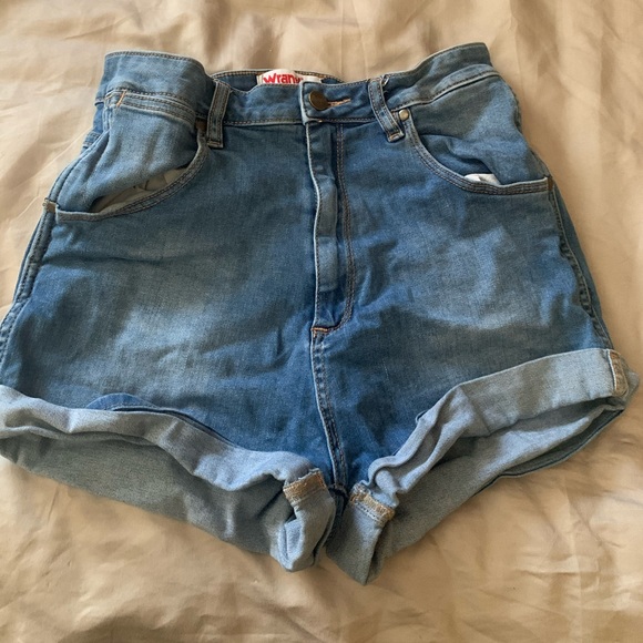 So good I had to share! Check out all the items I'm loving on <a href="/Poshmarkapp/">Poshmark</a> #poshmark #fashion #style #shopmycloset #wrangler: posh.mk/KafDOy2Xfeb