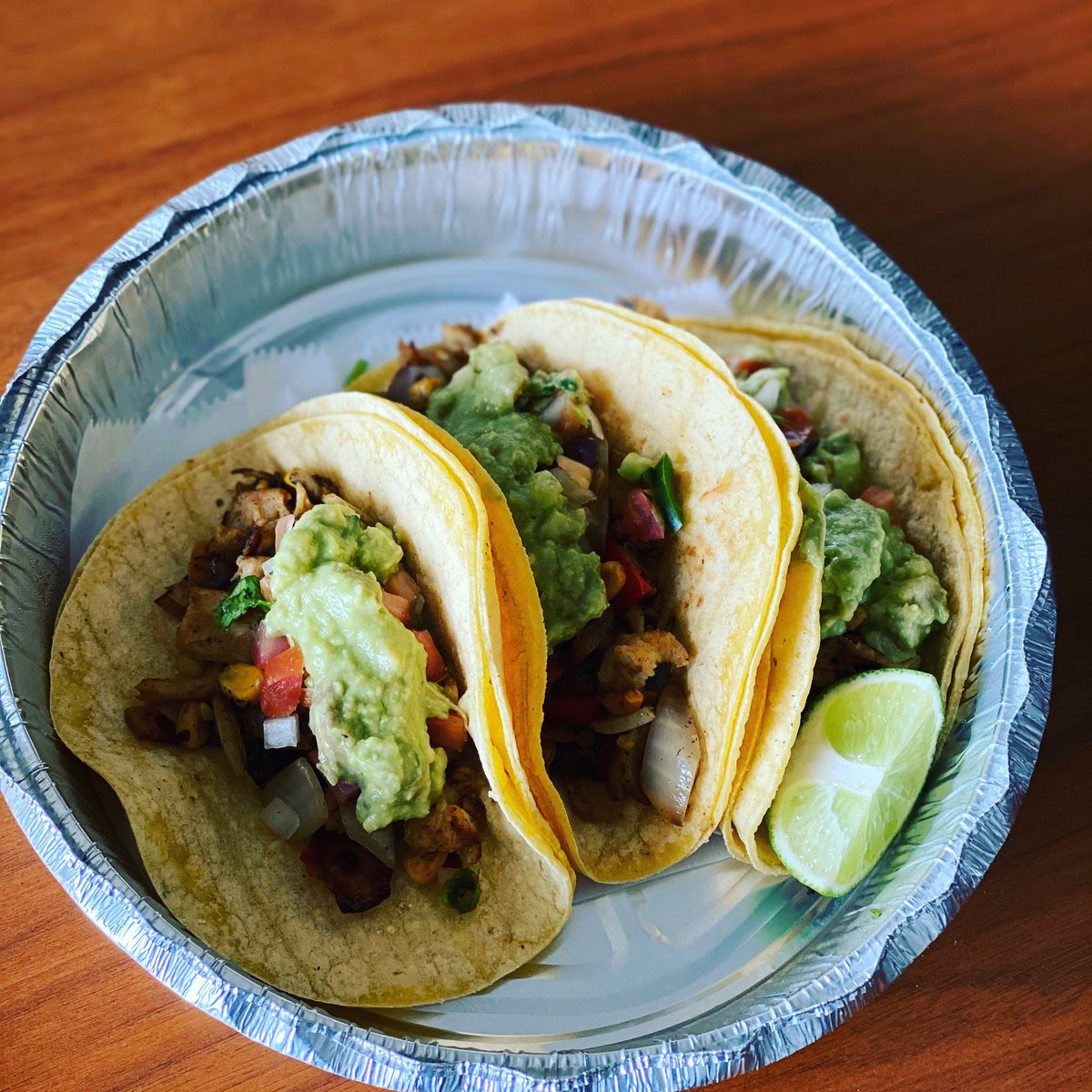 moving_vegan's tweet photo. Again, my favorite vegan tacos to go 🌮 @PlazaAztecaLees @VillatLeesburg
#vegan #tacos #veganfood #mexicanfood #comidamexicana #comidavegana #plantbased #vegano #dcvegan #vegansofvirginia #loudouncounty #loudouncountyva #leesburgva #food #virginiavegans #dmvvegan #tacotuesday https://t.co/eGXfbO0AUp