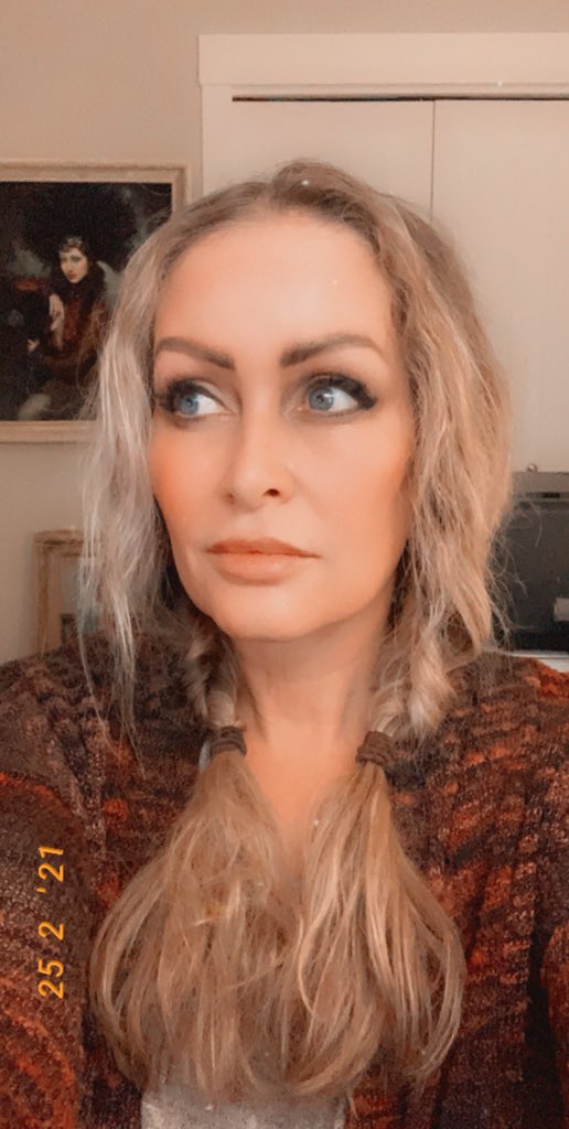 nikki_art's tweet photo. 54 yrs old now. Getting sucks. 🥲 https://t.co/5mdKS50hu0
