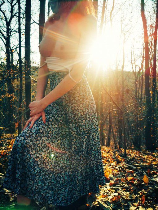 Aujourd'hui petite balade dans les bois. &Ccedil;a fait du bien un peu de soleil. 💕💕❤️ https://t.co/Y6LIF9E<a href="/tag/bodypaint"class="tags"><span>#bodypaint</span></a><a href="/tag/bodypainting"class="tags"><span>#bodypainting</span></a>