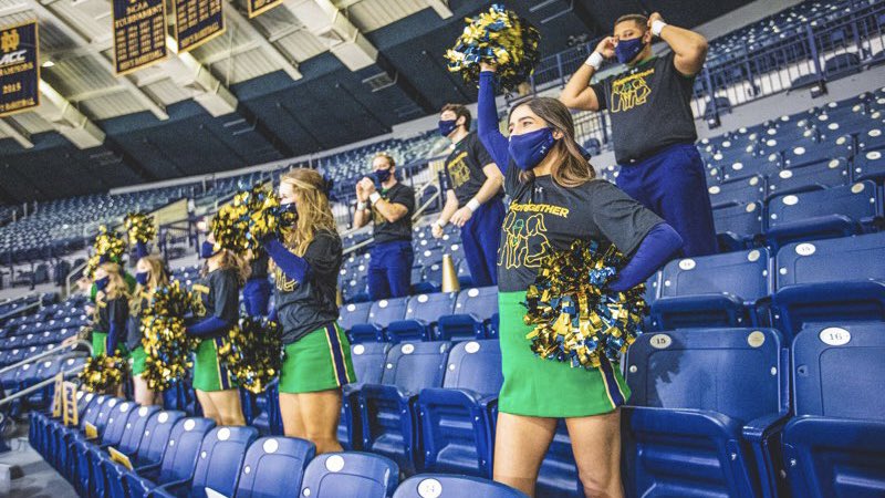 FightingIrish's tweet photo. One family.

As we continue our celebration of #BlackHistoryMonth, our athletics staff at @ndwbb’s 𝐒𝐡𝐨𝐞𝐬 𝐟𝐨𝐫 𝐂𝐡𝐚𝐧𝐠𝐞 game showed their support by donning our #staNDtogether shirts.

#GoIrish https://t.co/6WqFmJQYfp
