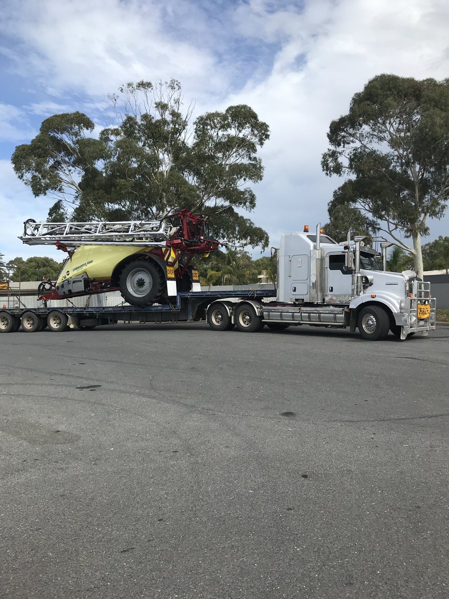 Another New Commander on its way to its new home at Lock. #Hardi #CAE <a href="/CentralAgEquip/">Central Ag Equipment</a> <a href="/mdickinson70/">Mark Dickinson</a> <a href="/VHabner/">Vaughan Habner</a> <a href="/HARDI_Australia/">HARDI AUSTRALIA</a>