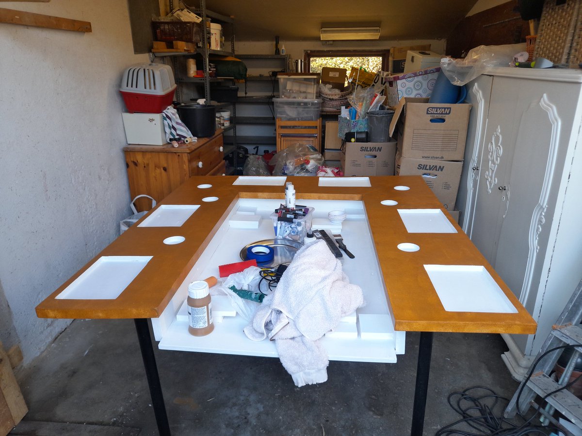 Apispaintbrain's tweet photo. Been working irl w paints. Doing a PnP table for my two GMs! Having loads of fun and challenges with the process of #trompleoil #art #workinprogress https://t.co/D9pIXevEq6