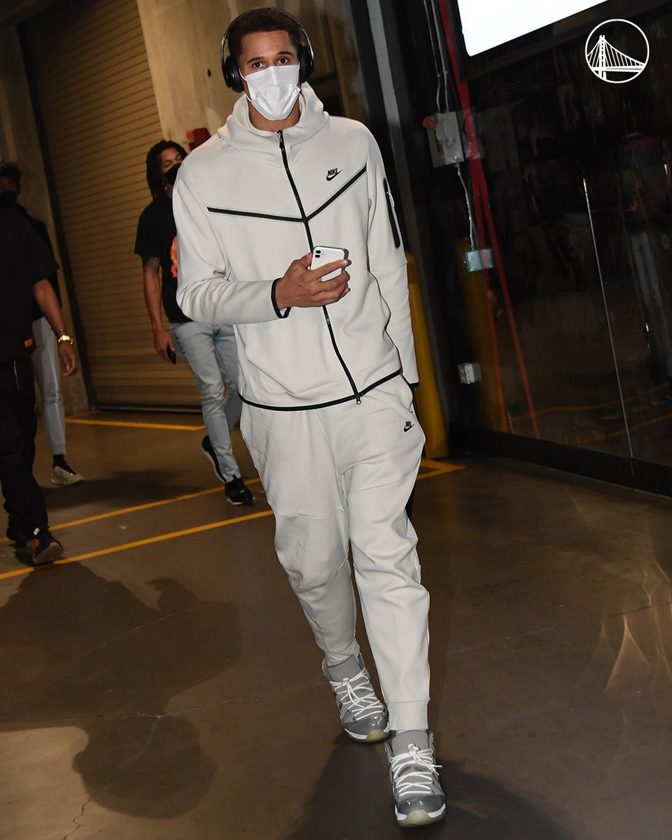 La llegada del mexicano 🇲🇽  <a href="/juanonjuan10/">Juan Toscano Anderson</a> al Staples Center. 😎

📸 : <a href="/warriors/">Golden State Warriors</a> #DubNation #SóloEnNBA