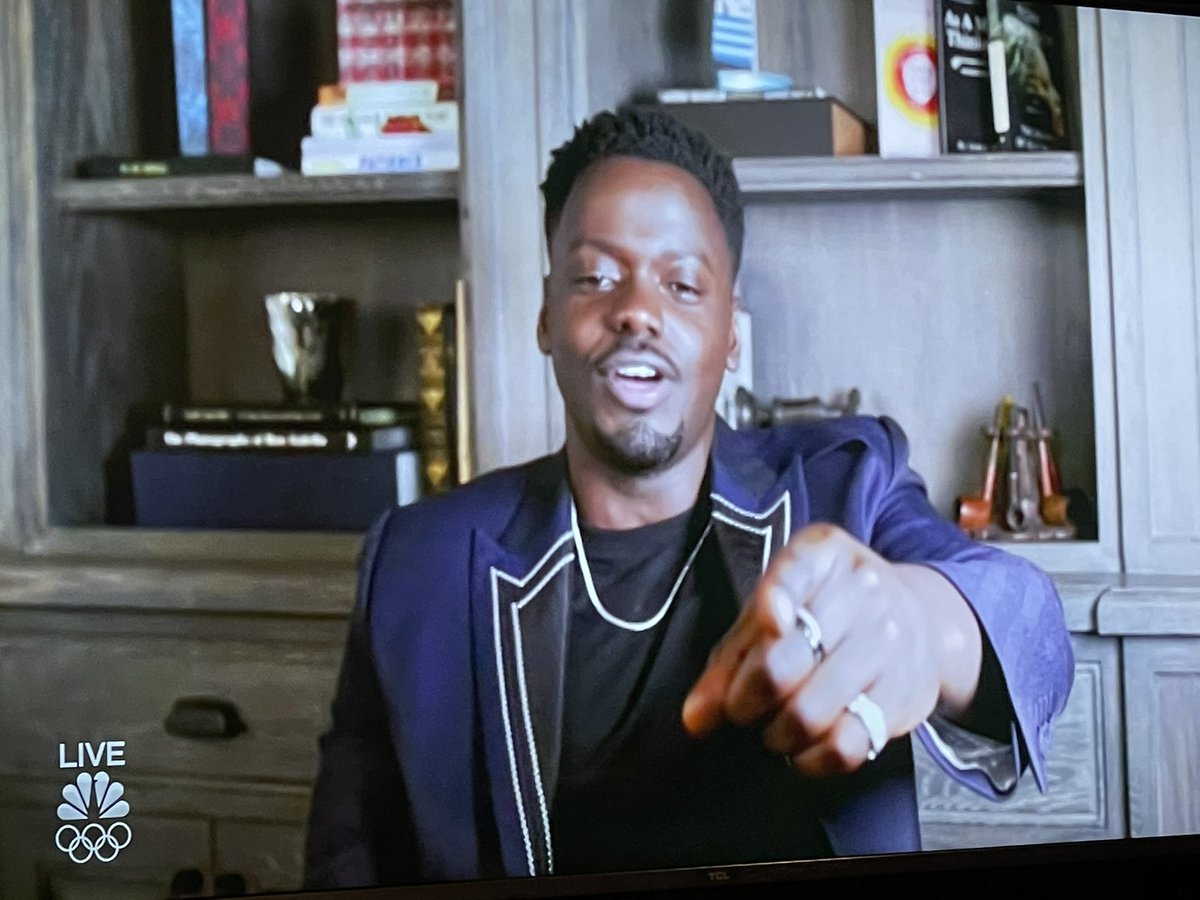 LanceUlanoff's tweet image. Never give up. #GoldenGlobe #techdifficulties