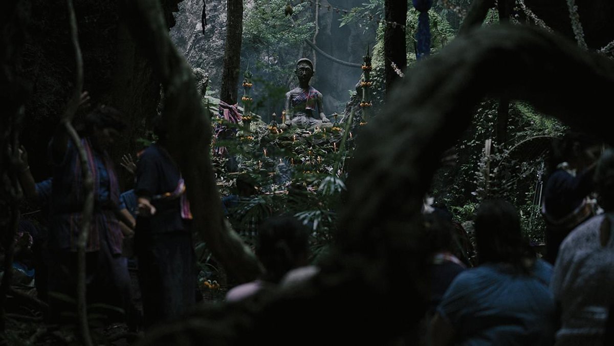 โปสเตอร์+ภาพแรกจากหนัง ‘ร่างทรง’ 
ของ GDH ร่วมกับ SHOWBOX 
กำกับโดย โต้ง-บรรจง (ชัตเตอร์ฯ,แฝด)
อำนวยการสร้าง โดย นา ฮงจิน (The Wailing) 

เรื่องราวความน่ากลัวของการสืบทอดทายาทร่างทรง ณ ภาคอีสานในประเทศไทย เมื่อสิ่งที่มาเข้าร่างสมาชิกในครอบครัว อาจจะไม่ใช่เทพอย่างที่ทุกคนคิด..