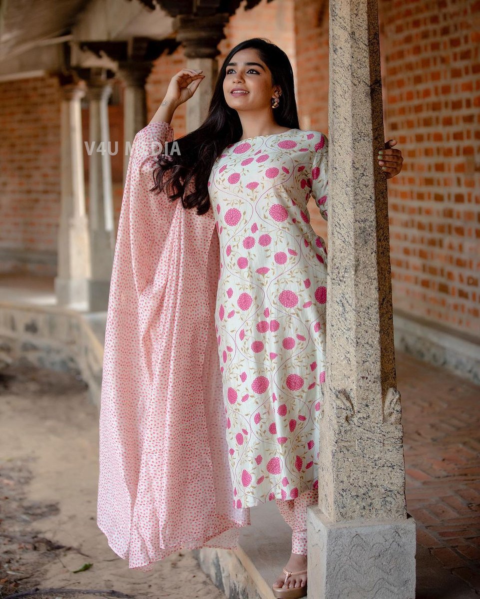 ytensionoffl's tweet photo. #Actress #gouriGkishan @Gourayy #Gourikishan new stills
#Karnan #Masterf
more- https://t.co/bItfYle3Wn https://t.co/skqGmrWvIK