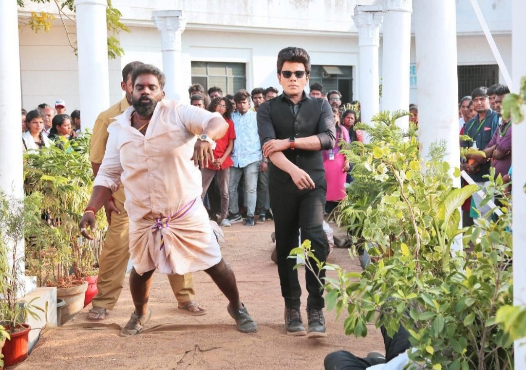 billakd's tweet image. Our company #PaperPlaneVfxstudio Doing  CG WORK For This Movie 

Congrats To Entire Movie Team 💐

#LegendInAction 😎😎😎
#LegendSaravanan film
 @JdJery 
@Jharrisjayaraj 
@VelrajR  
@AntonyLRuben 
@moorthy_artdir 
@Vairamuthu @SnehanMNM @pavijaypoet @jdjeryofficial @onlynikil