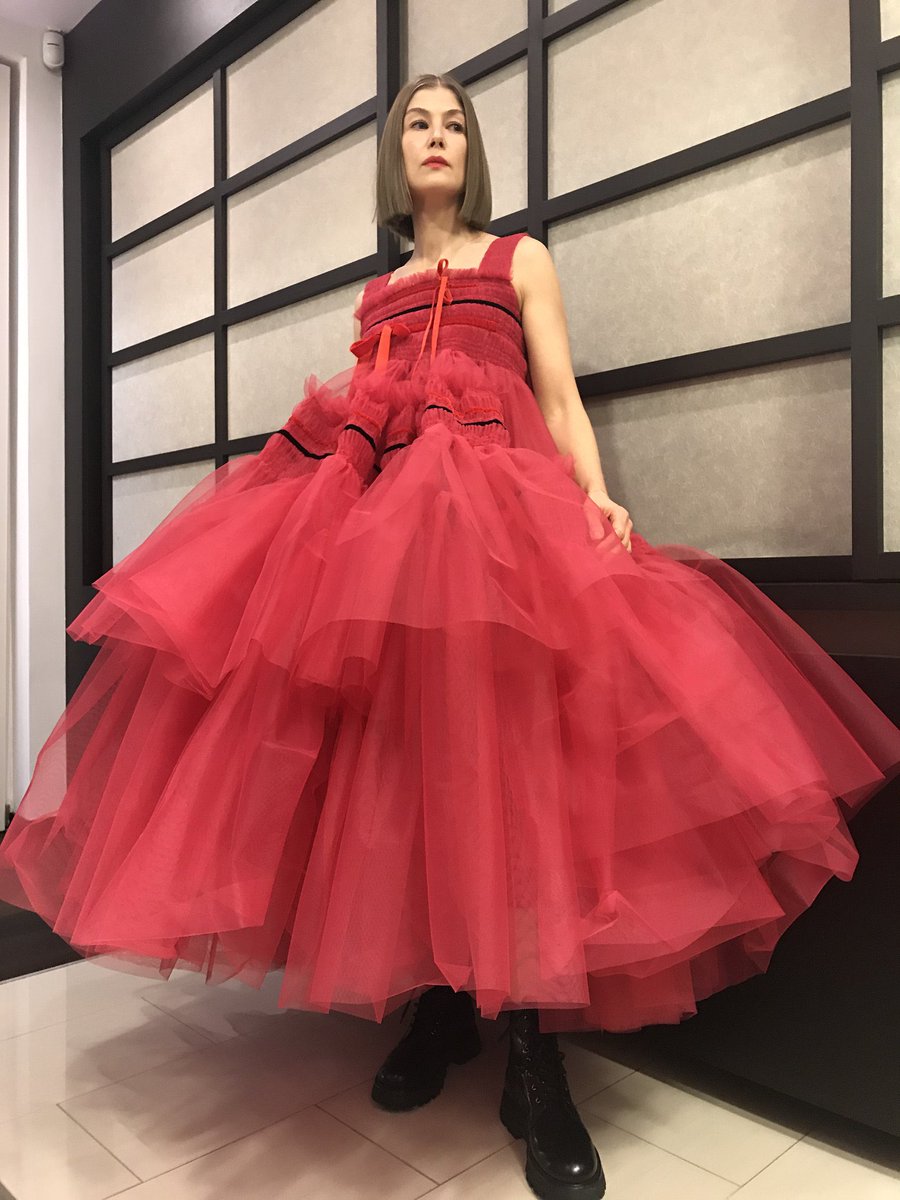 reenachohan's tweet photo. I CAN’T. #GoldenGlobes https://t.co/VQim1tfOYt
