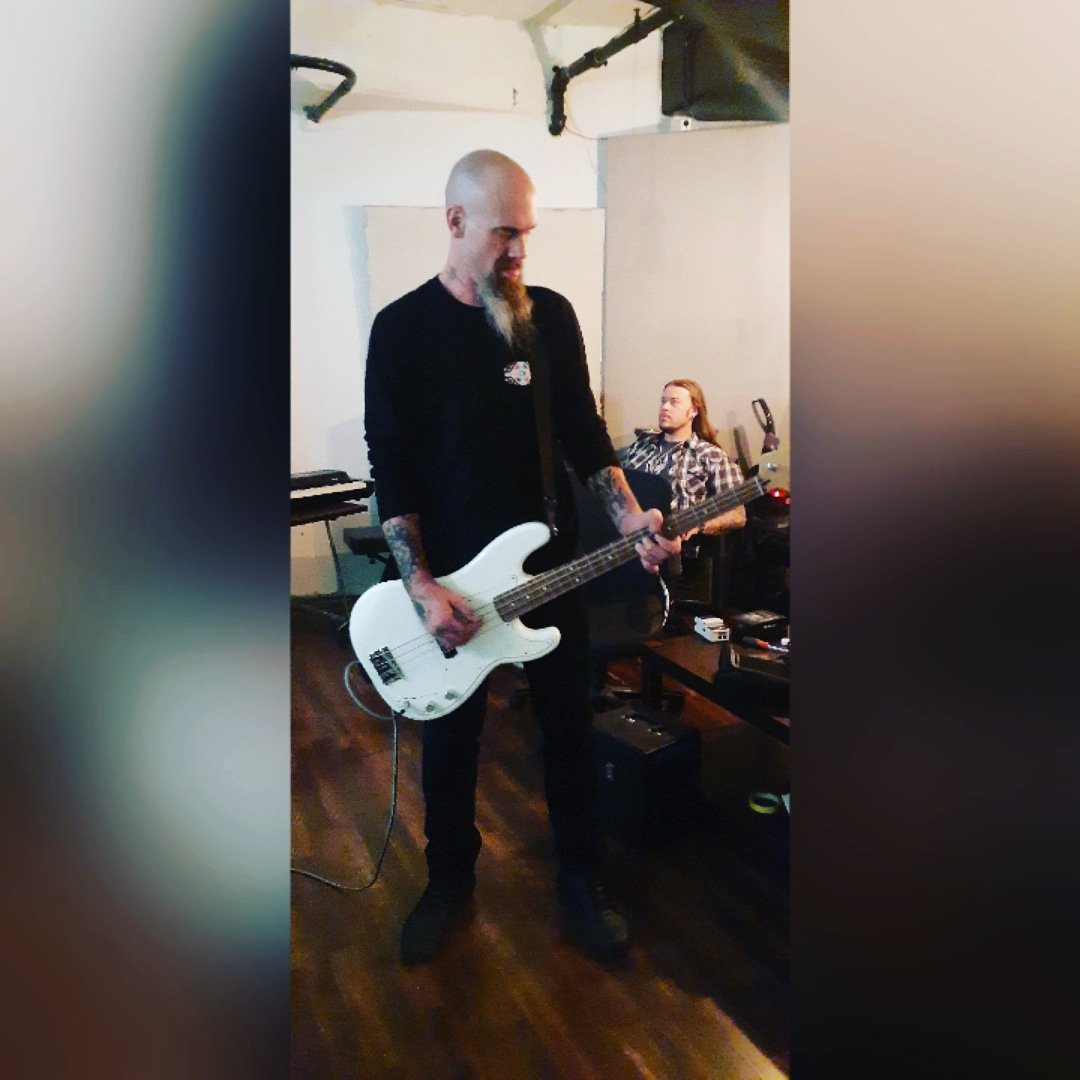 ElectriChildren's tweet image. Fun Afternoon recording new Electric Children music with my brother @NICKOLIVERI ... 🌵 
#kyuss #electricchildren