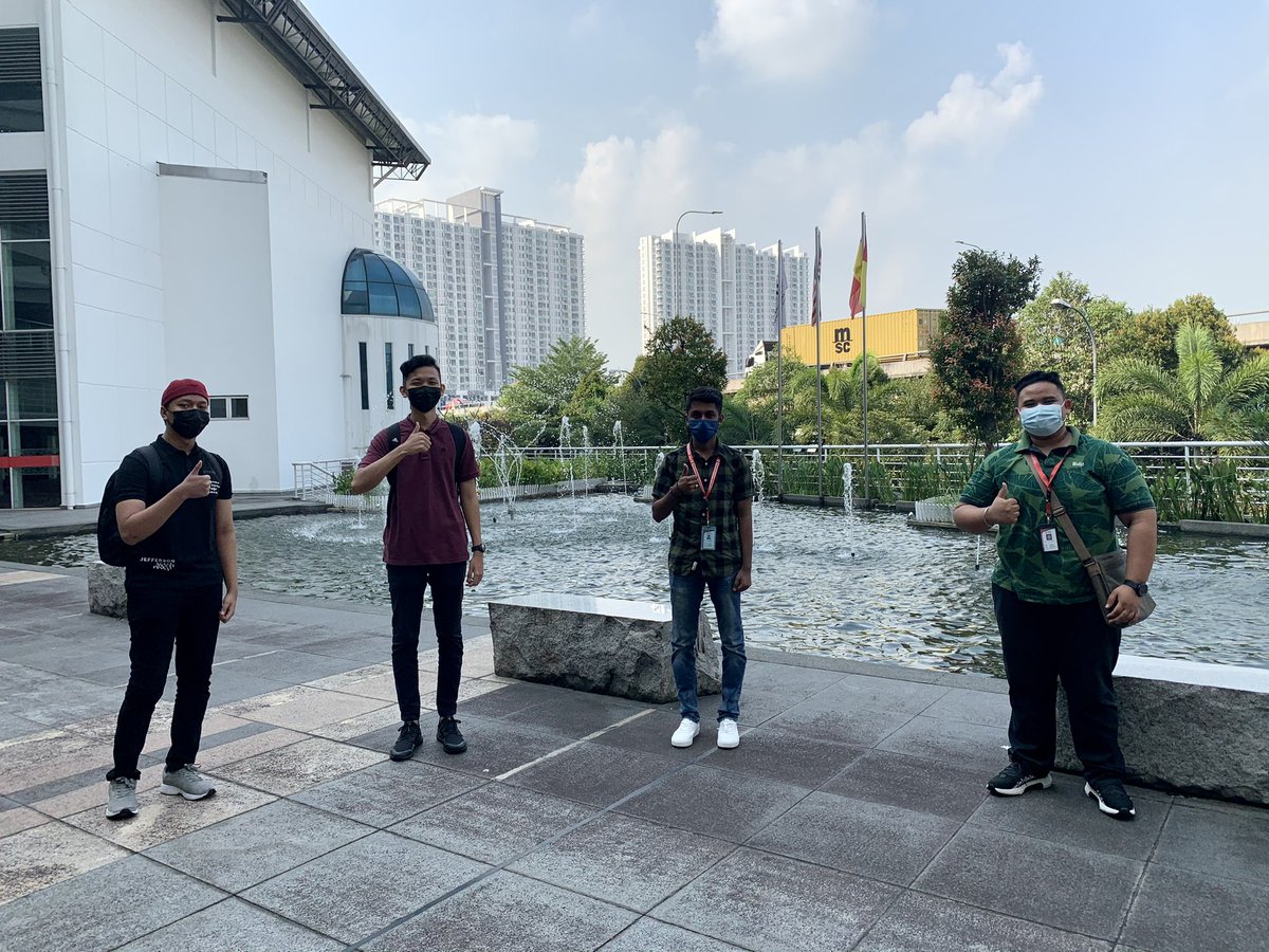 AlkawazMohammed's tweet photo. Welcome back MSUrians .The campus comes back to life with all the new and returning students on campus. Happy to see you all #StaySafe๐๐ป๐
#MSUmalaysia
#MSU_FISE
#01032021 https://t.co/BUELTcCGVd