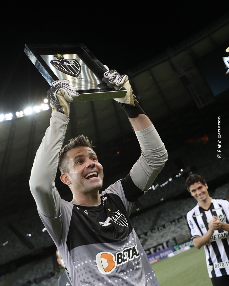 Atletico's tweet photo. Mais um capítulo escrito com o sorriso no rosto, que foi o que você nos proporcionou por tanto tempo! 😃🏴🏳️

😇 #ObrigadoSãoVictor #Grat1dão https://t.co/lkz9cCF9TX