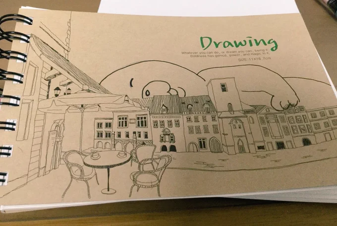 お絵かき帳の表紙に巨人を描いてた🤣 