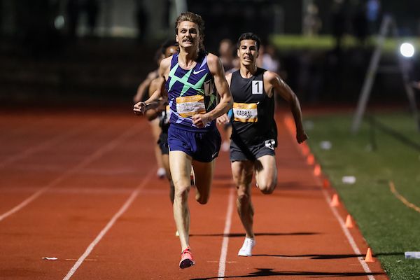 RunBlogRun's tweet photo. Craig Engels takes the Men''s 5000m, #TexasQualifier, 26 Feb 2021, photo by @kevmofoto, @citiusmag, #theshoeaddicts, #runblogrun, #runningnetwork, @caltrackrn, #europeanathletics, #worldathletics, #usatf, @pete_julian, @nike, https://t.co/MMmyRdNTXD