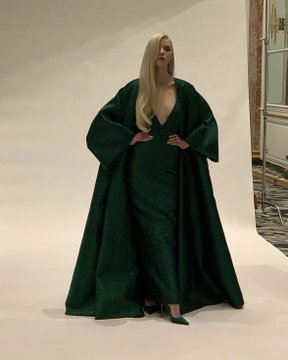 VVFriedman's tweet image. Green carpet. Anya Taylor-Joy in @dior at the #GoldenGlobes