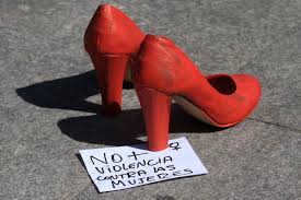 NatashaRojasUIO's tweet photo. Los #zapatosrojos constituyen arte y memoria colectiva contra el feminicidio https://t.co/f5qxU0aNXP