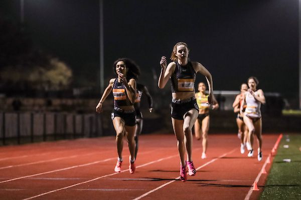 RunBlogRun's tweet photo. Roisin Willis, Sophia Gorriaran, 800m, W,
#TexasQualifier, 26 Feb 2021, photo by @kevmofoto, @citiusmag, #theshoeaddicts, #runblogrun, #runningnetwork, @caltrackrn, #europeanathletics, #worldathletics, #usatf, https://t.co/pnPB49lpGF