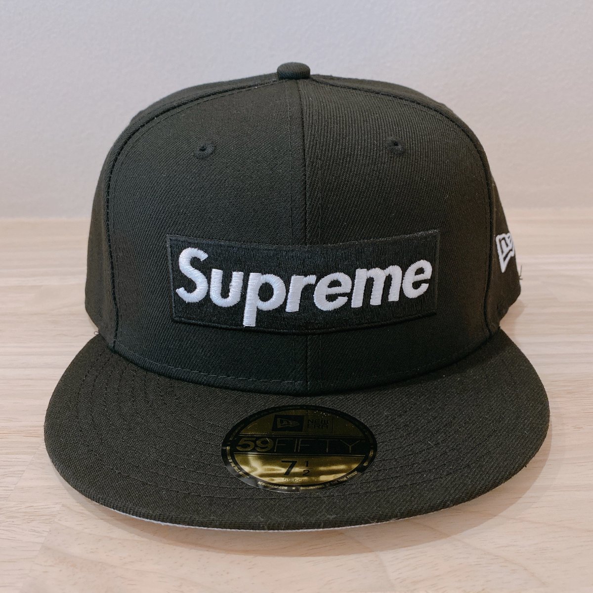 godmeetsfashion's tweet photo. Supreme × NEW ERA 59.6cmのプレゼント企画🎁
締め切りは3/6 12:00まで。応募方法は4ステップ

1.モノカブアプリをインストール https://t.co/lmriRlTgqD
2.Instagram @godmeetsfashion をフォロー
3.Twitter @godmeetsfashion をフォロー
4.本ツイートをリツイート＆いいね 
https://t.co/j7hkh2gyK4 https://t.co/n1O0DcUEvg