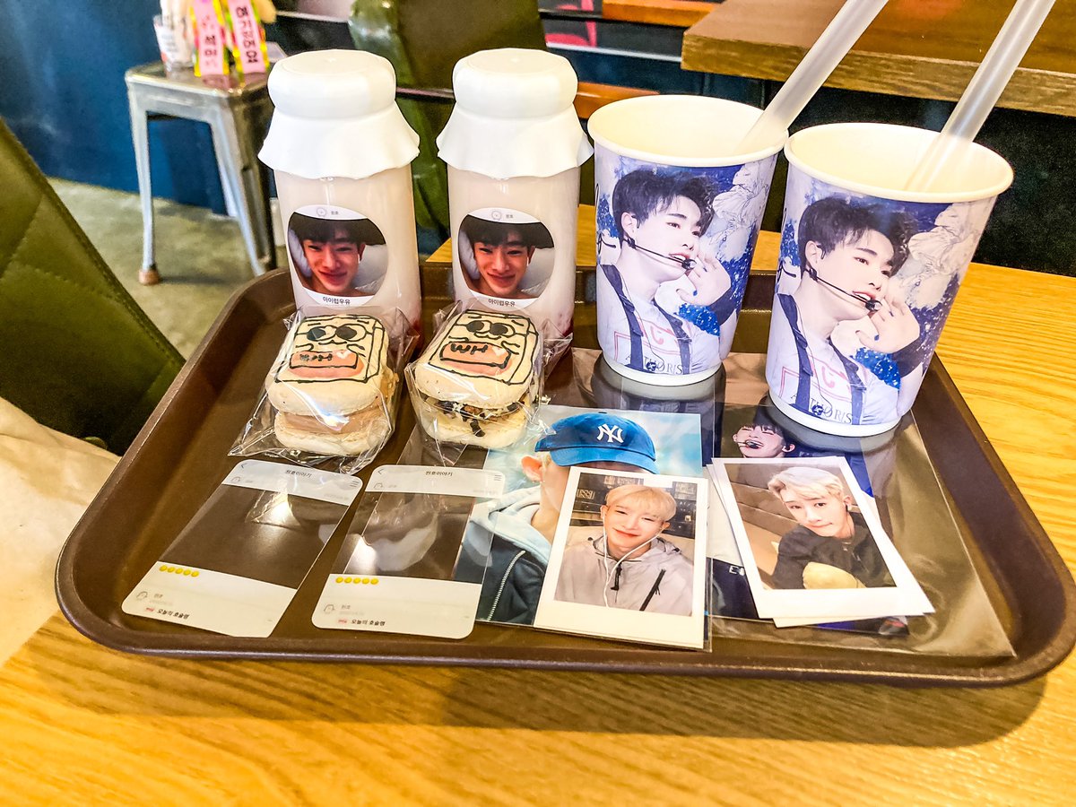 heonynunu's tweet photo. [ 🐰] café 1: Hi Jun Café
The highlights were definitely being able to write a birthday message to Wonho and these cute stickers and macarons! 이벤트 너무 감사합니다 
원호야~ 생일축하해💗

#COLOR_FOR_301
#HappyWONHODay 
#원호 #WONHO
#Happy_Birthday_WONHO
#사랑의동의어_원호_그자체 https://t.co/qMo2f3wLVj