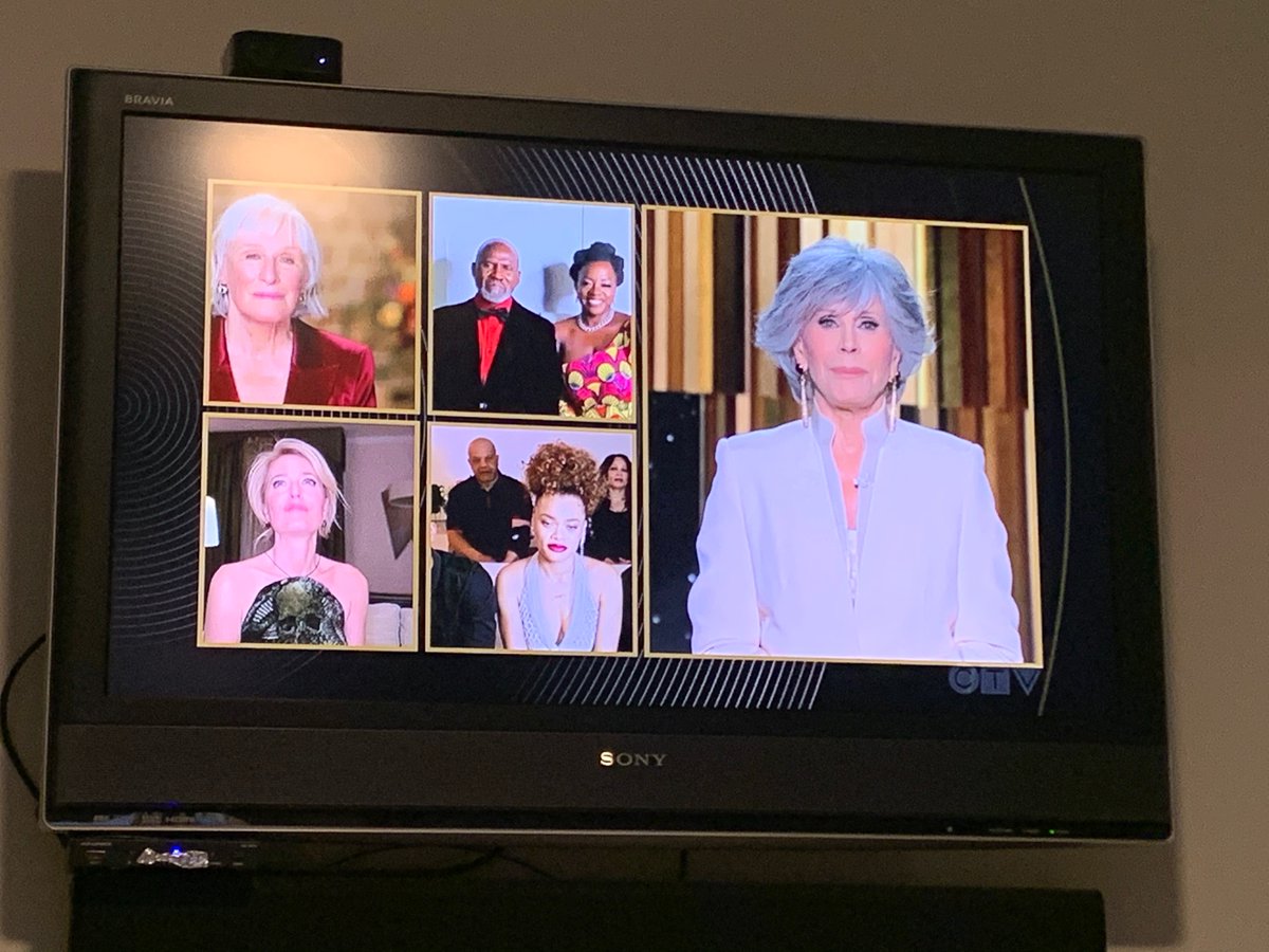 kellykfanson's tweet photo. Be with someone who looks at you like...well, everyone looks at @Janefonda at #TheGoldenGlobes #GoldenGlobes #janefonda https://t.co/Pzk2kTTcCZ