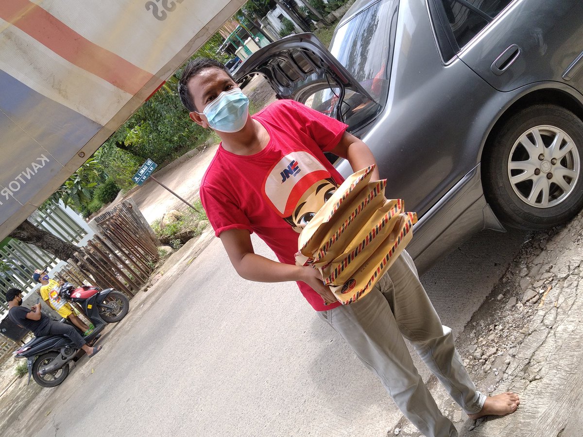 maman1965's tweet photo. Thanks @nay_shel yang serius mendukung gerakan kirim bahan bacaan ke berbagai daerah, ke teman2 via GA dan ke taman bacaan masyarakat di seluruh Indonesia. https://t.co/mGi8JkULdF